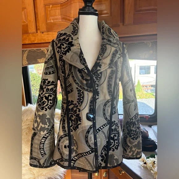 Reversible Jacquard Tapestry Jacket - Picture 5 of 10